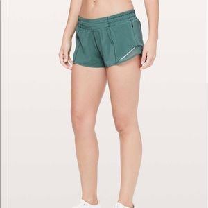 Lululemon Hotty Hot Short 2.5